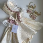 Estilo camisa crema con rosa viejo (recién nacida)