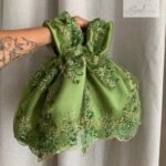 Vestido verde recién nacida tras Banda y chancletas