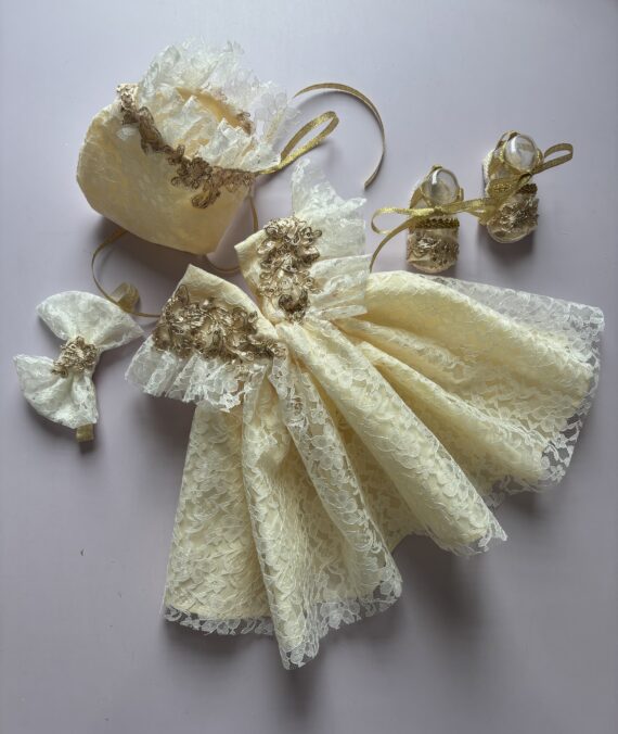 Vestido crema y oro tamaño recién nacida (envío de 1 a 2 semanas)